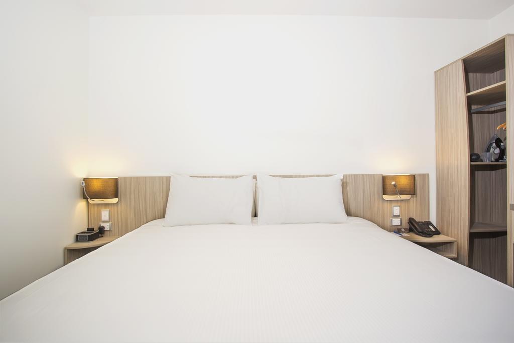 Ibis Mackay Hotel Room photo